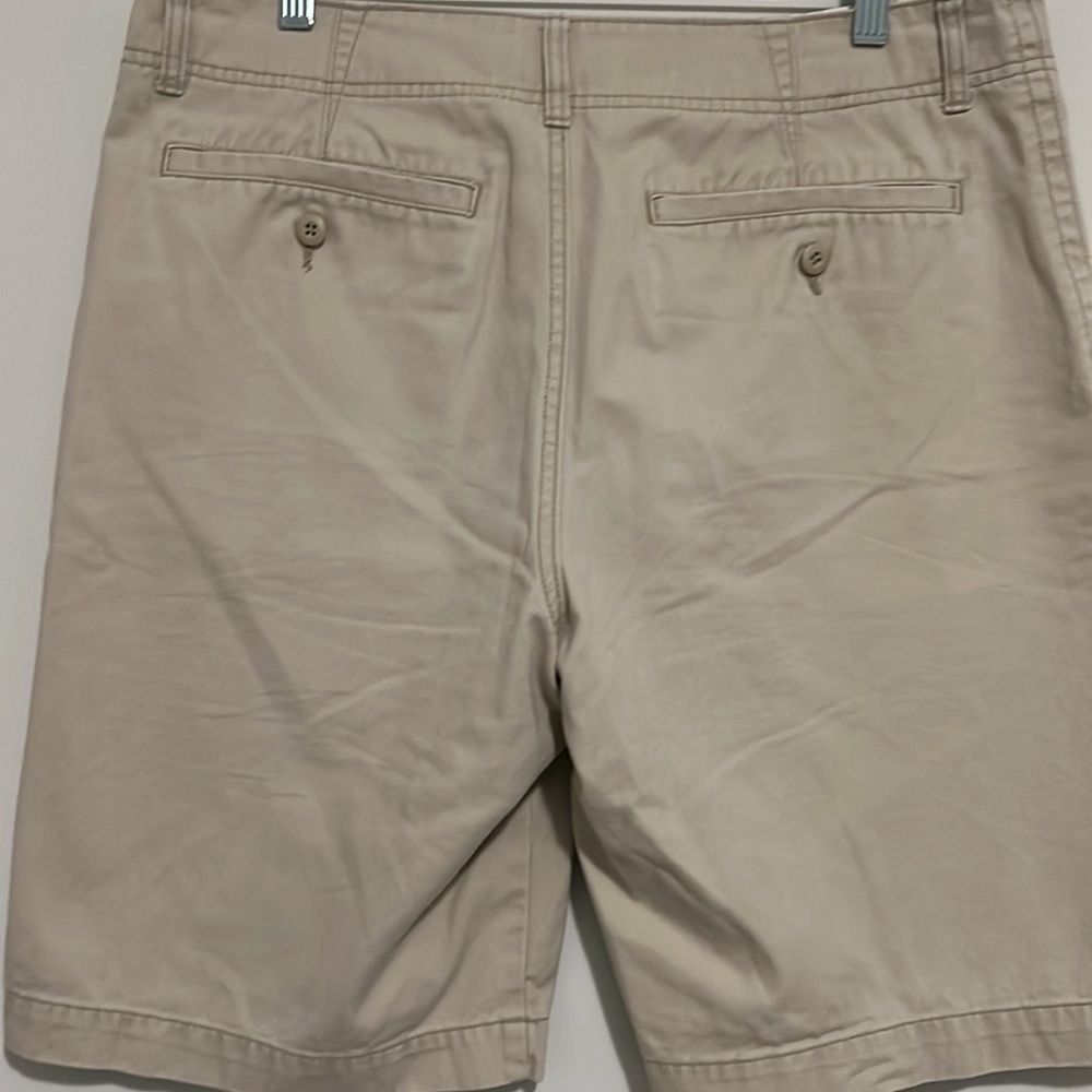 OLD NAVY MEN’S KHAKI SHORTS - Picture 2 of 4